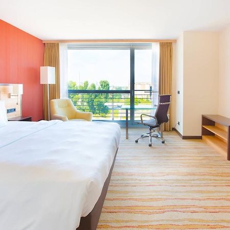 Готель Courtyard By Marriott Duesseldorf Hafen Екстер'єр фото
